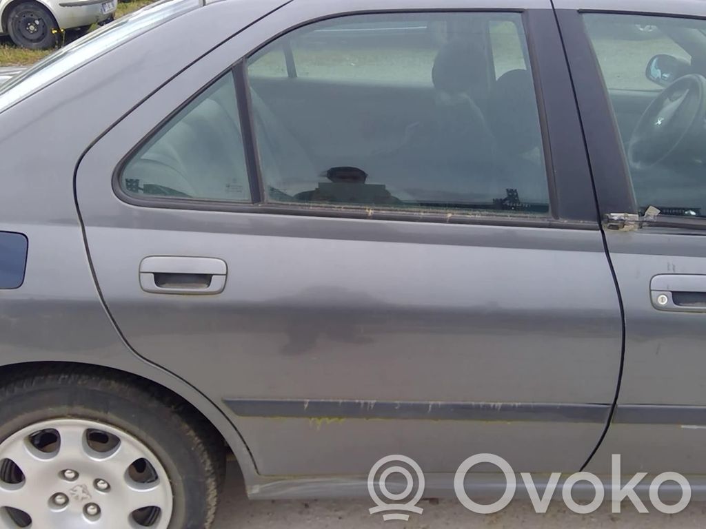 Peugeot 406 Puerta trasera 
