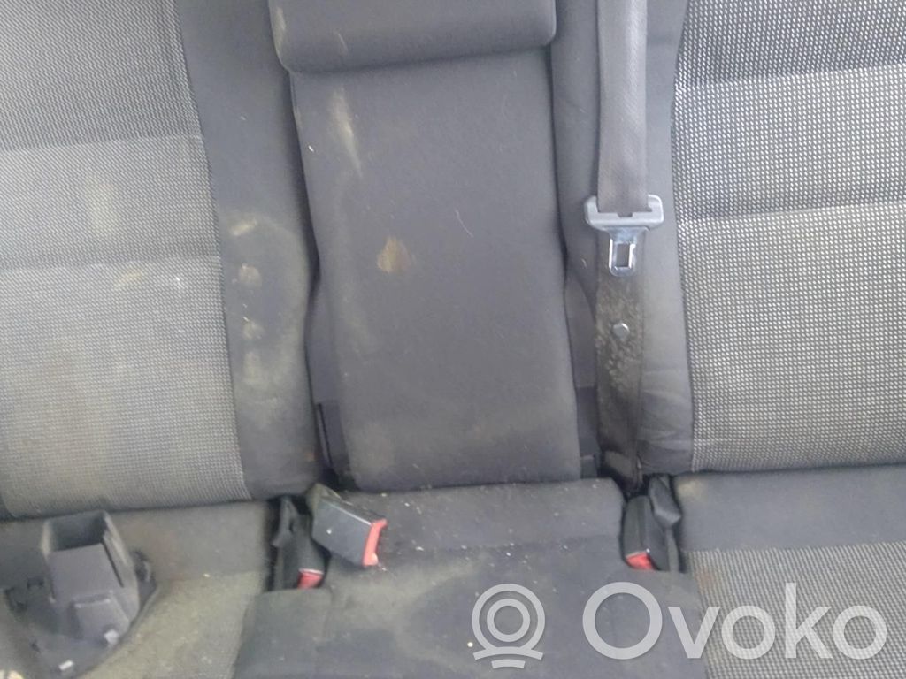 Opel Zafira B Takaistuin 