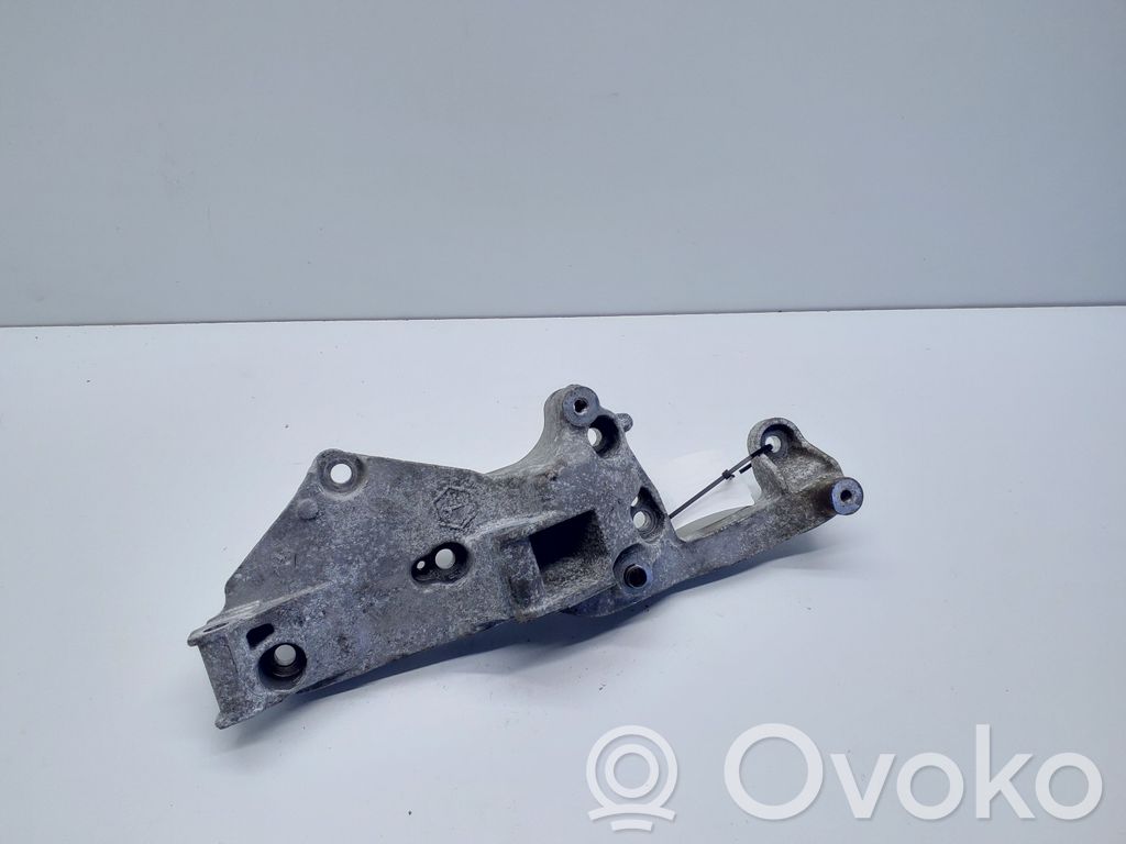 Opel Corsa F Generatoriaus kronšteinas 
