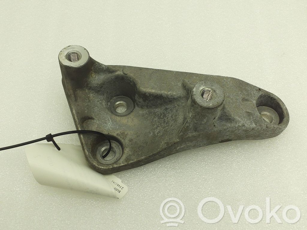 BMW 2 F44 Engine mounting bracket 