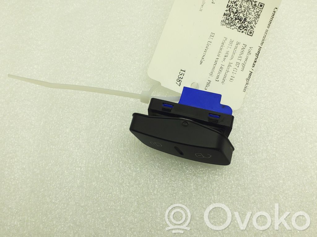Volkswagen PASSAT B7 Central locking switch button 
