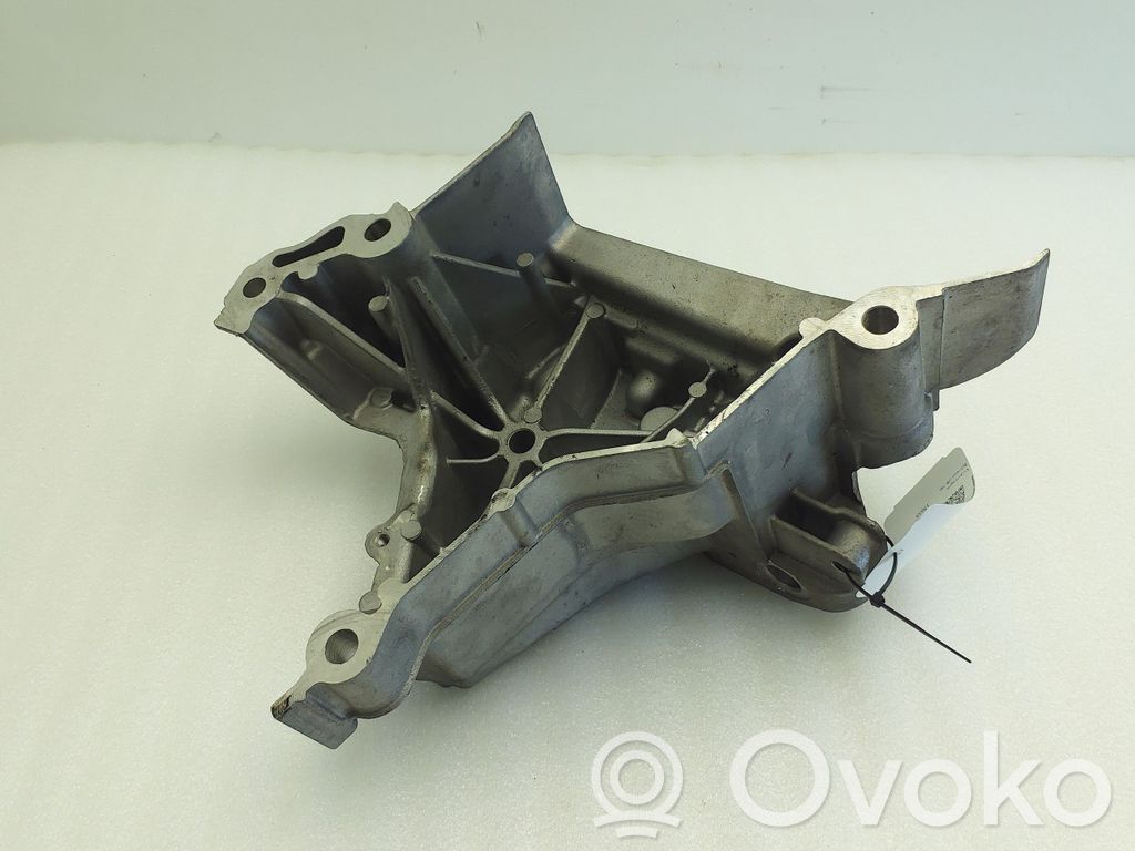 Volkswagen Scirocco Engine mounting bracket 