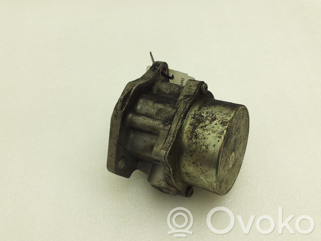 Nissan Qashqai+2 Vacuum pump 