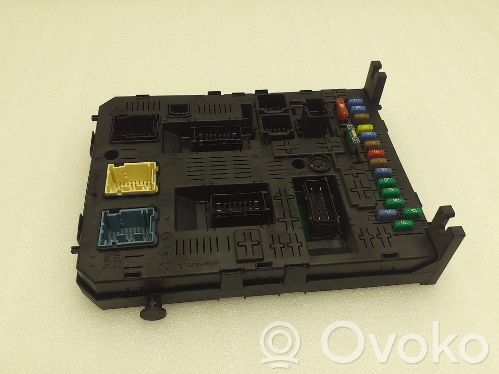 Peugeot RCZ Fuse module 
