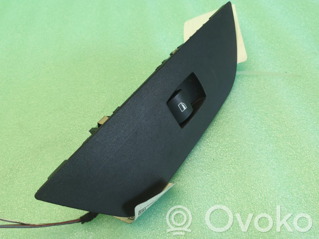 Electric window control switch   6935534,29929402