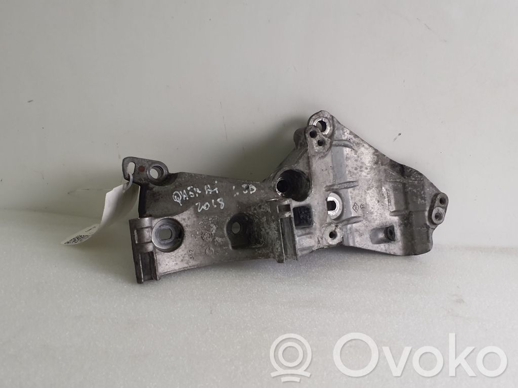 Nissan Qashqai Generator/alternator bracket 