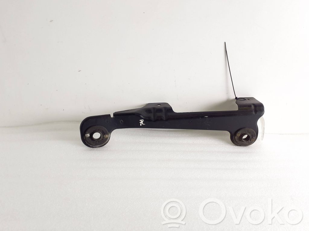 Intercooler pipe mounting bracket   66833,A431
