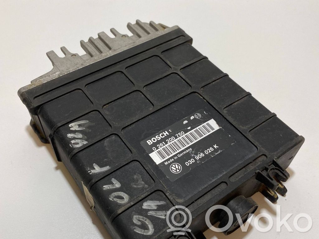 Volkswagen Golf III Engine control unit/module 