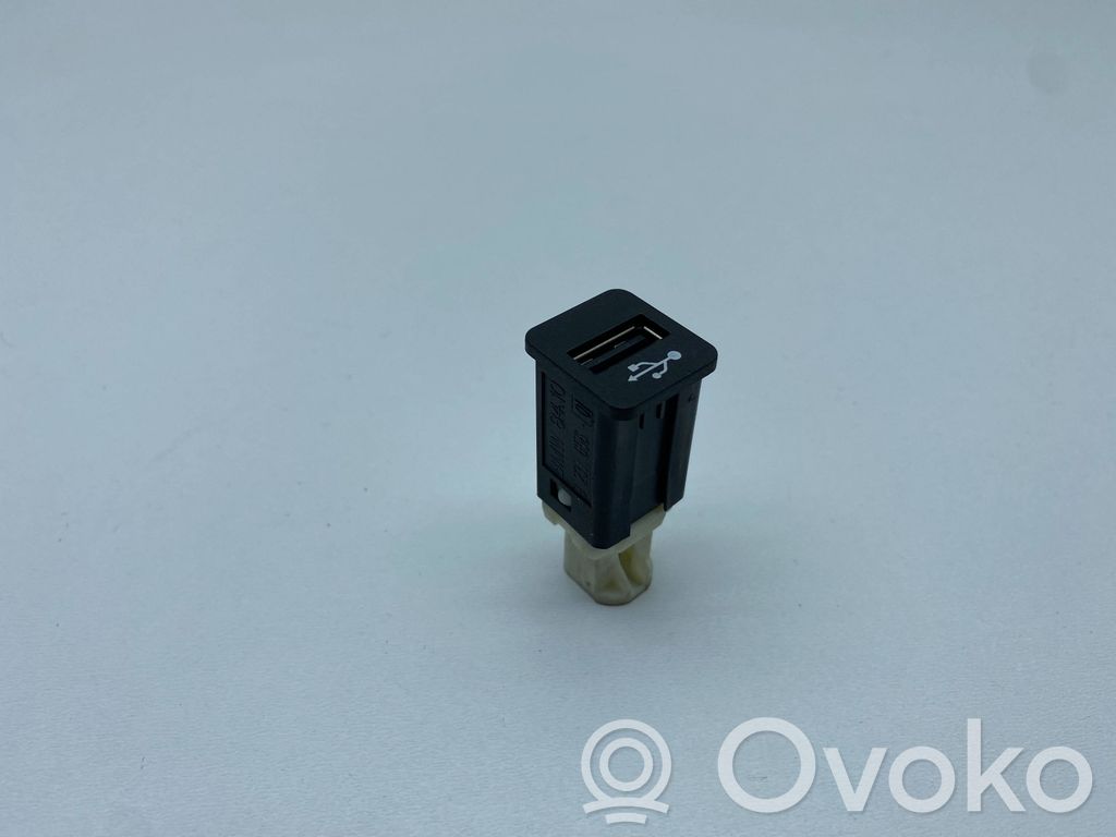 BMW 5 F10 F11 USB socket connector 