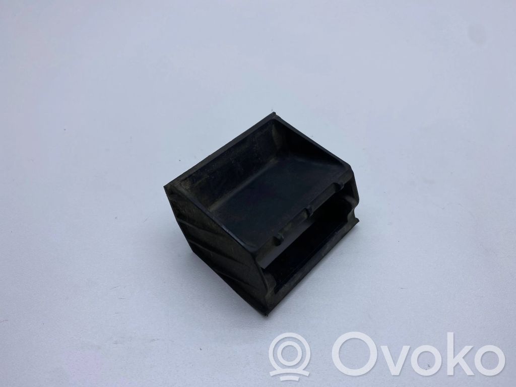 BMW X5 E70 Radiator mount bracket 
