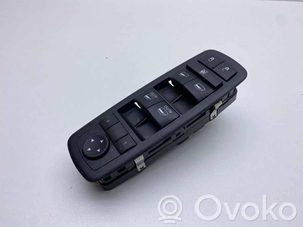 Electric window control switch   68262253AC,10123689,86390N