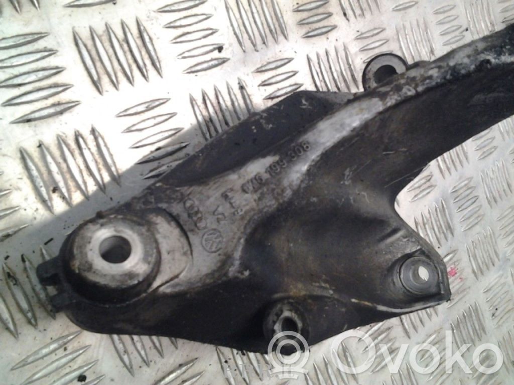 Volkswagen Crafter Engine mounting bracket 
