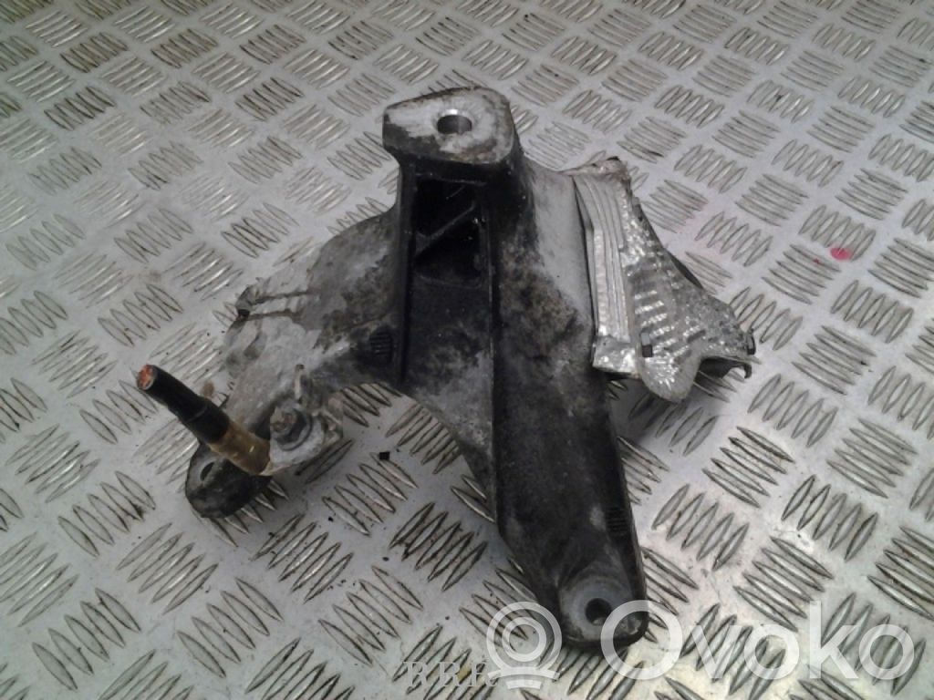 Audi S5 Facelift Engine mounting bracket 