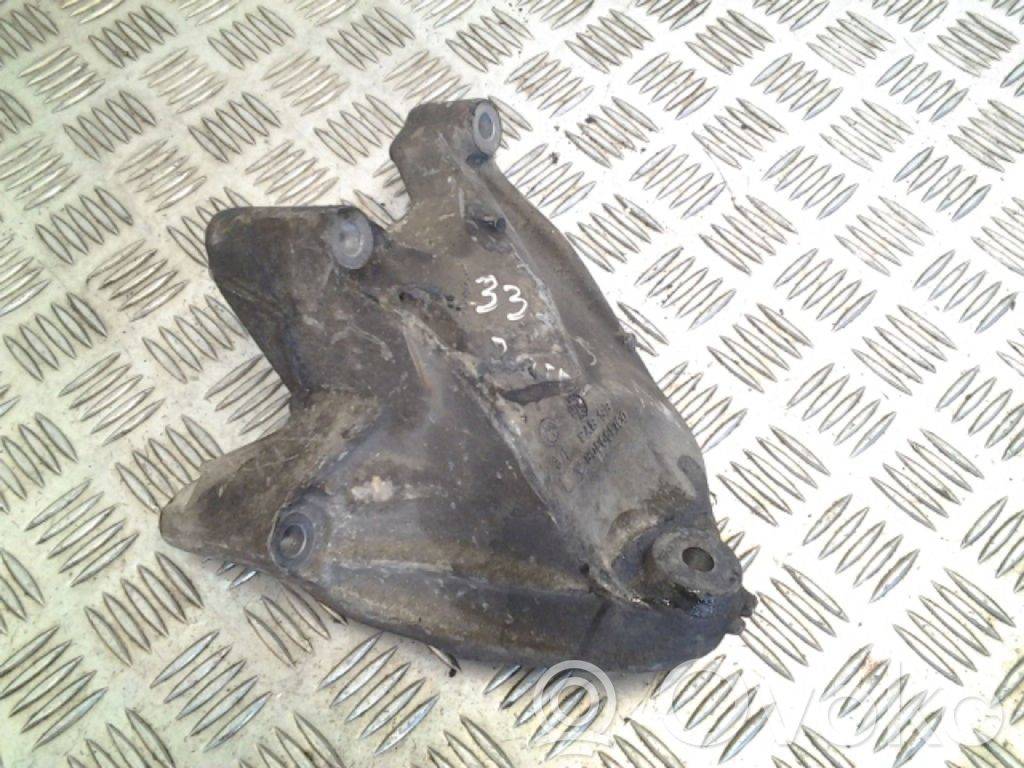 Volkswagen Crafter Engine mounting bracket 
