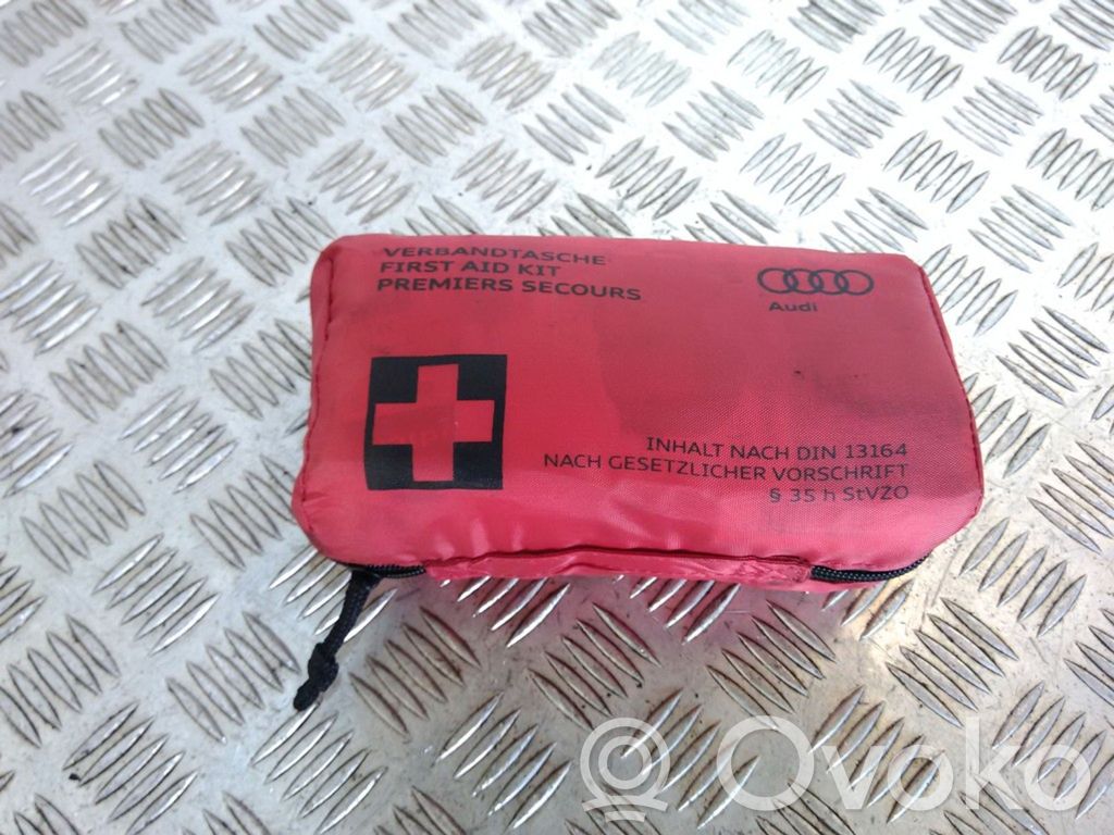 Audi Q7 4L Vaistinėlė 