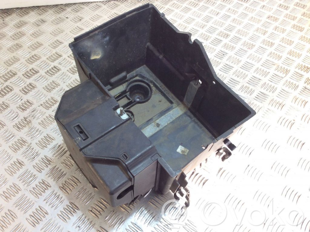 Ford Focus Akkulaatikon alusta 