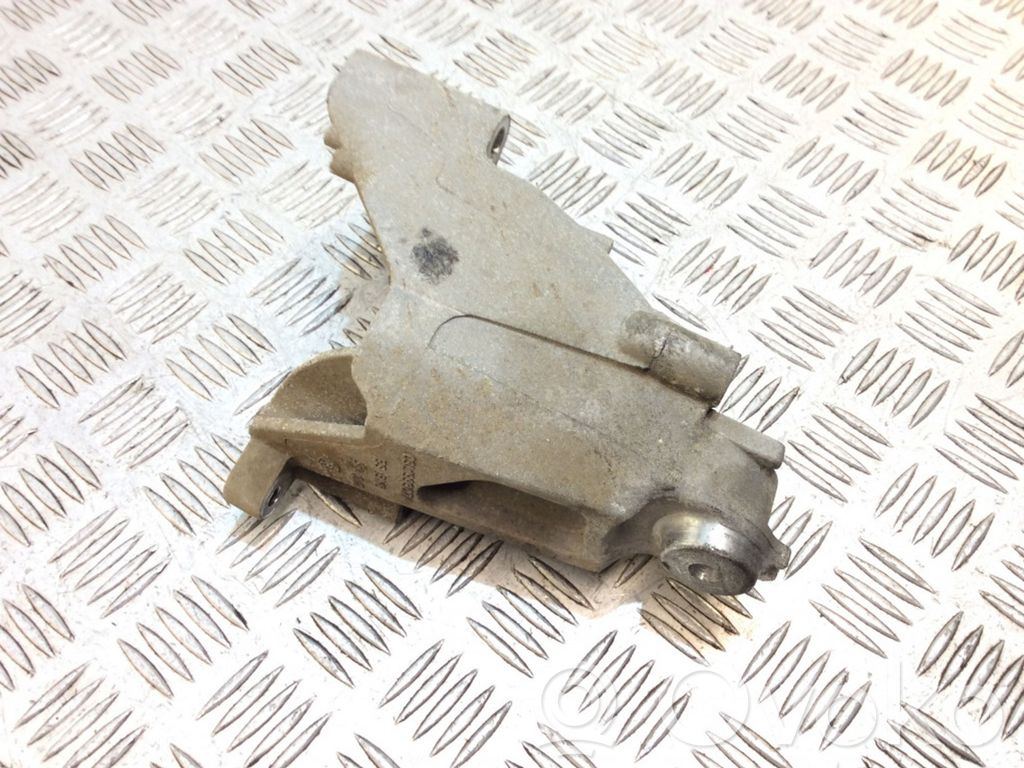 Volkswagen Crafter Engine mounting bracket 