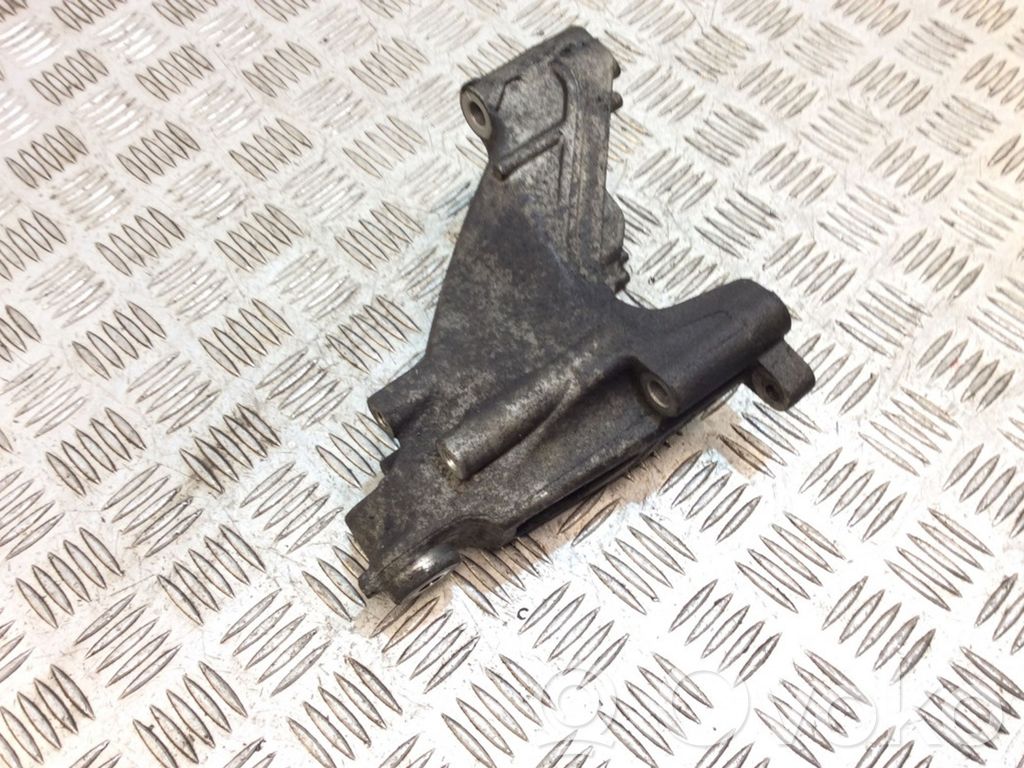 Volkswagen Crafter Engine mounting bracket 