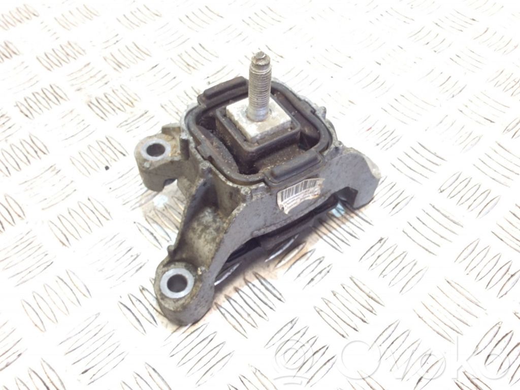 Engine mount bracket   6784355,686235