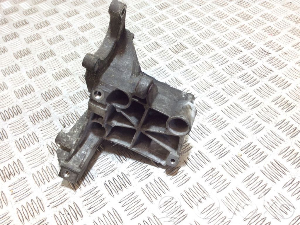 Audi A5 8T 8F Power steering pump mounting bracket 