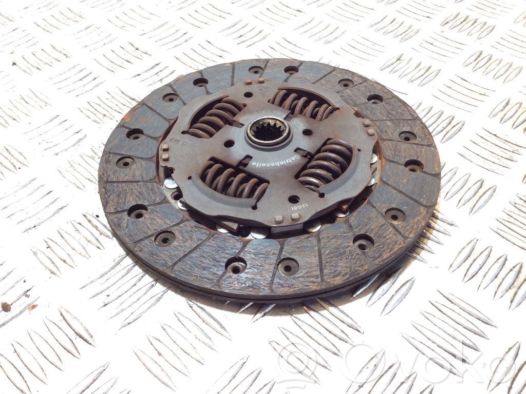 Opel Corsa D Disque d'embrayage 
