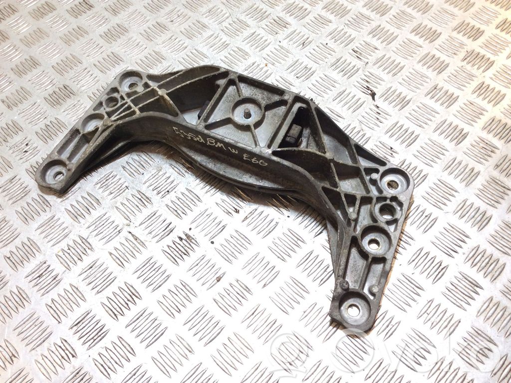 Gearbox mounting bracket   6761106
