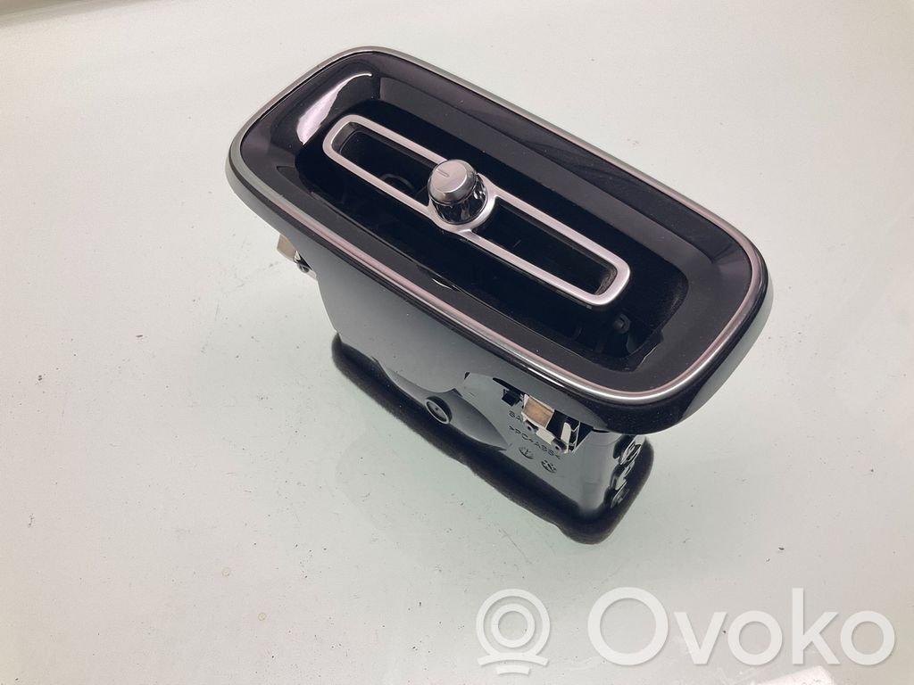 Volvo XC40 Grilă ventilație/ramă laterală bord 