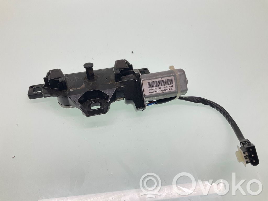 BMW 7 E65 E66 Aizmugurējā pārsega pievilcējs 