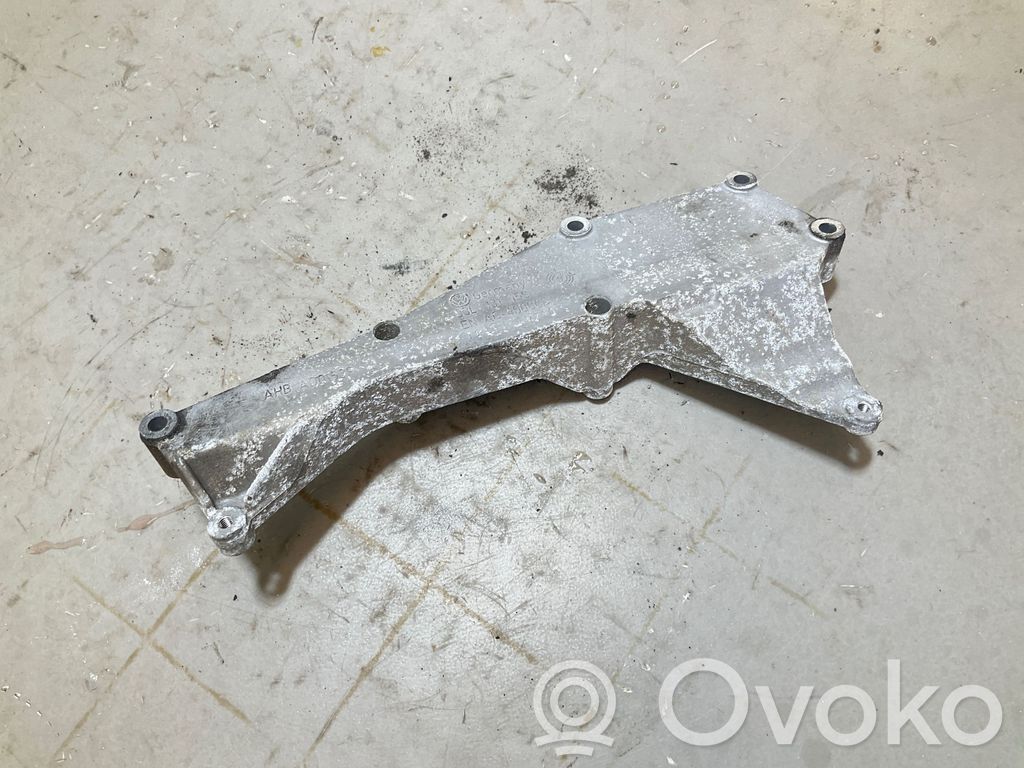 Audi Q5 SQ5 8R EGR-venttiilin/lauhduttimen kiinnike 