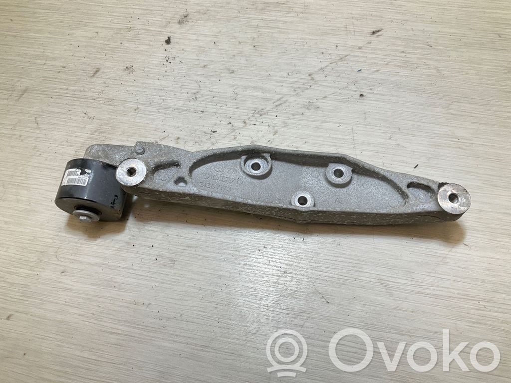Volvo XC90 Rear differential/diff mount bracket 