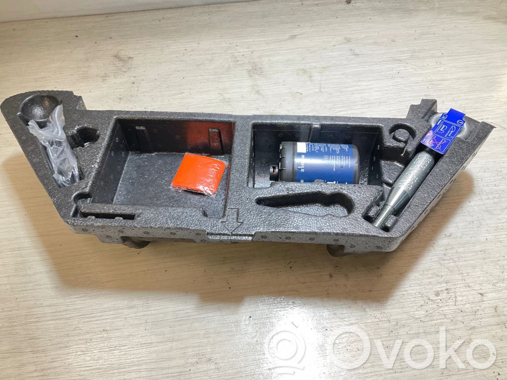 Volvo XC40 Tool box 