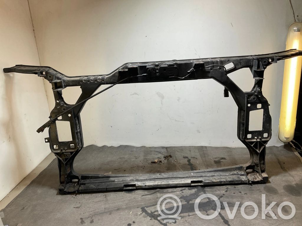 Audi A5 8T 8F Pas przedni 