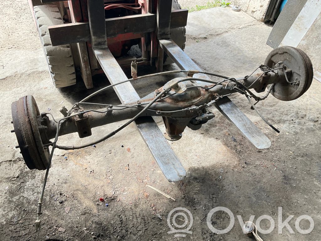 Toyota Hilux (AN10, AN20, AN30) Rear axle beam 