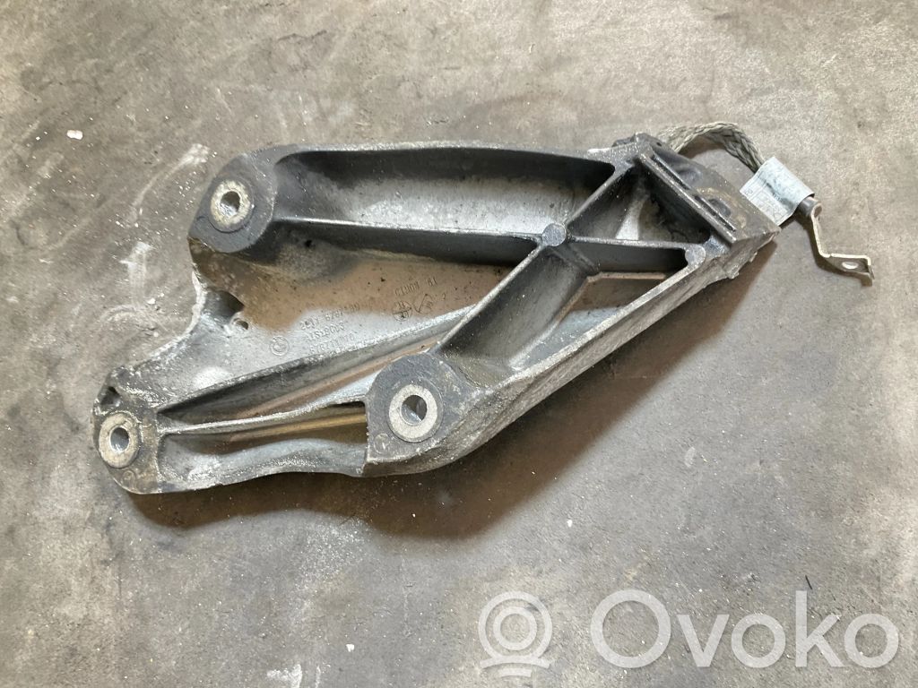 BMW X5 E70 Engine mounting bracket 
