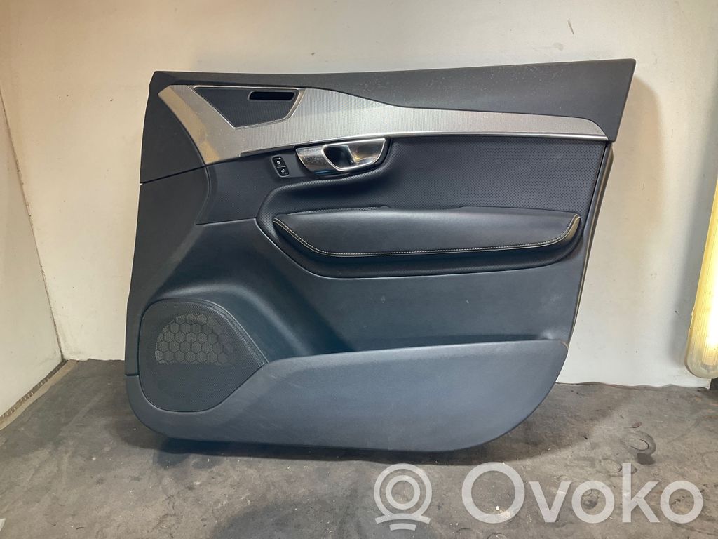 Volvo XC90 Front door card panel trim 