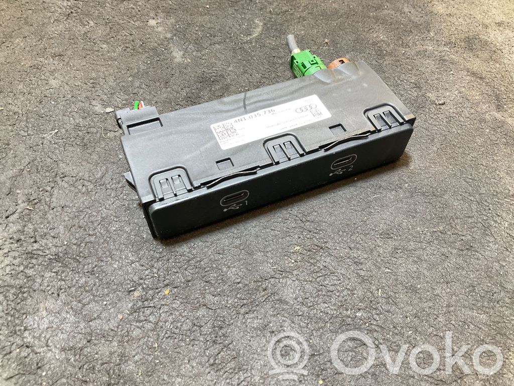 Audi Q7 4M USB socket connector 