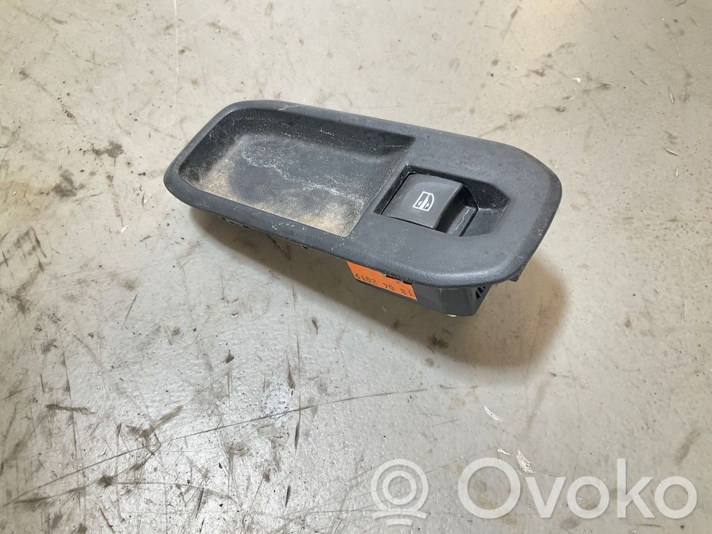 Dacia Duster II Electric window control switch 