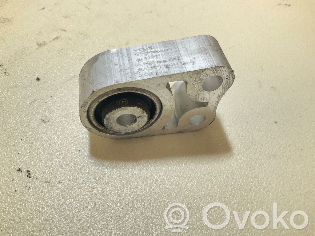 Polestar 2 Engine mount bracket 