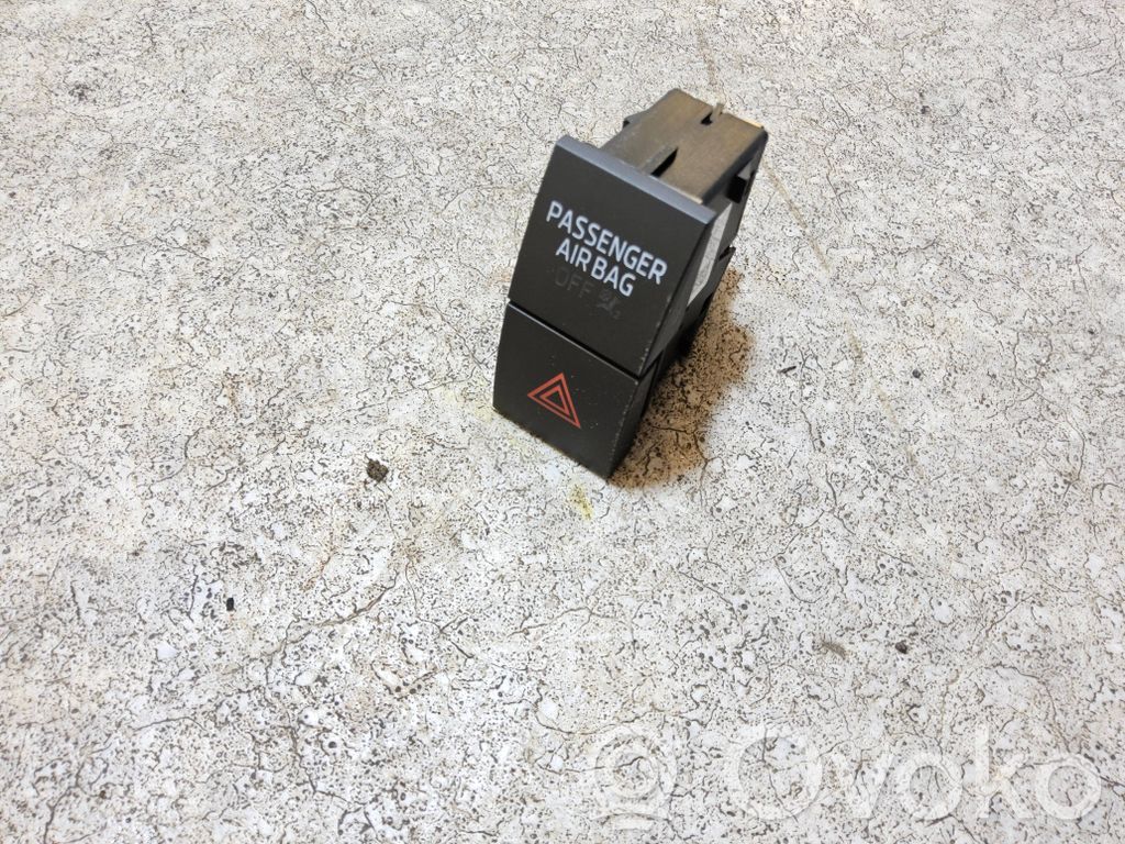 Skoda Rapid (NH) Botón interruptor de luz de peligro 