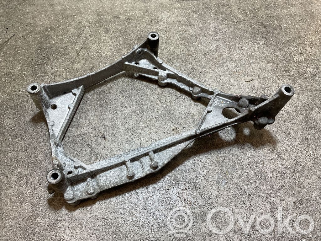 Volkswagen Transporter - Caravelle T6 Engine mounting bracket 
