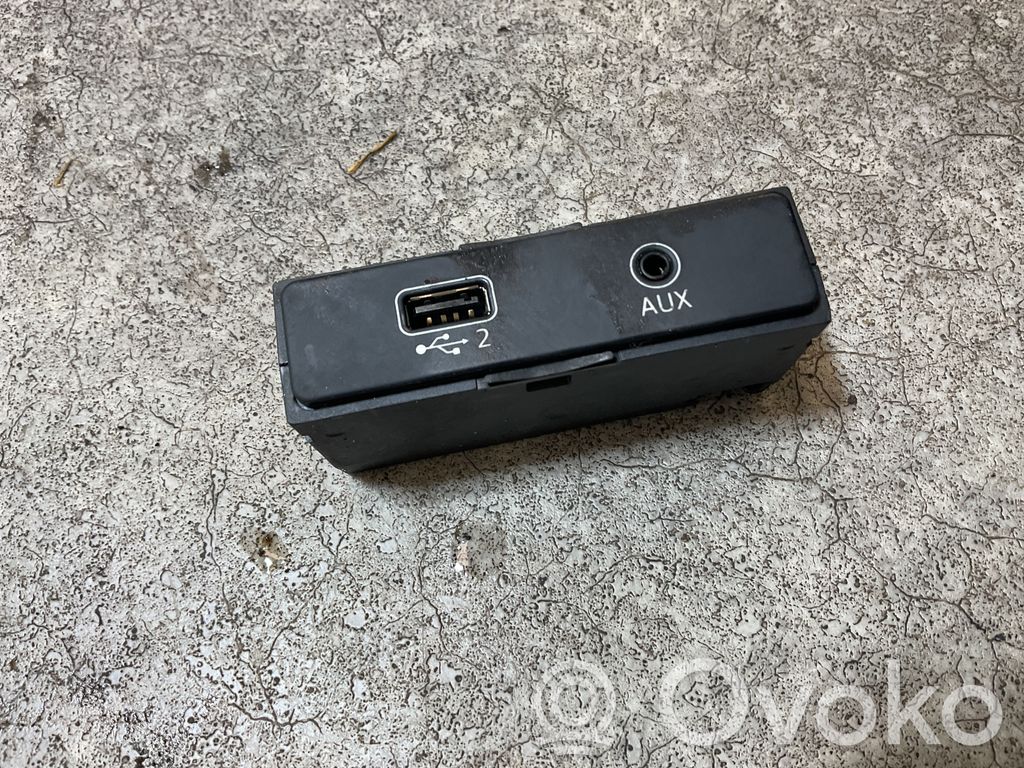 Audi A4 S4 B9 Enchufe conector entrada auxiliar 