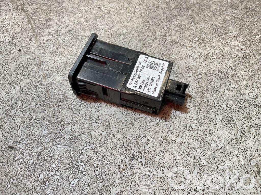 Mercedes-Benz Sprinter W907 W910 Enchufe conector USB 