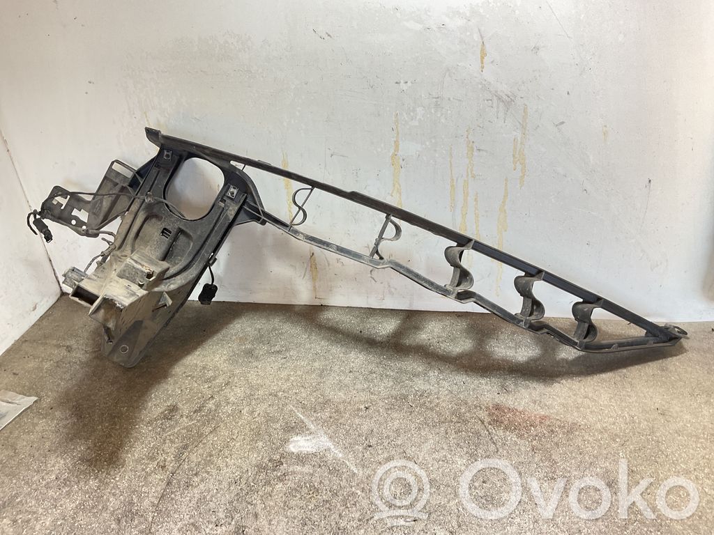 Fender mounting bracket   7157989