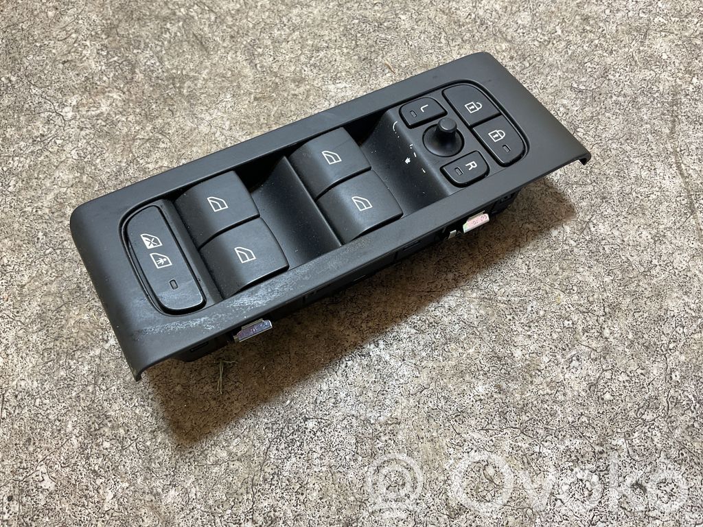 Volvo XC40 Electric window control switch 