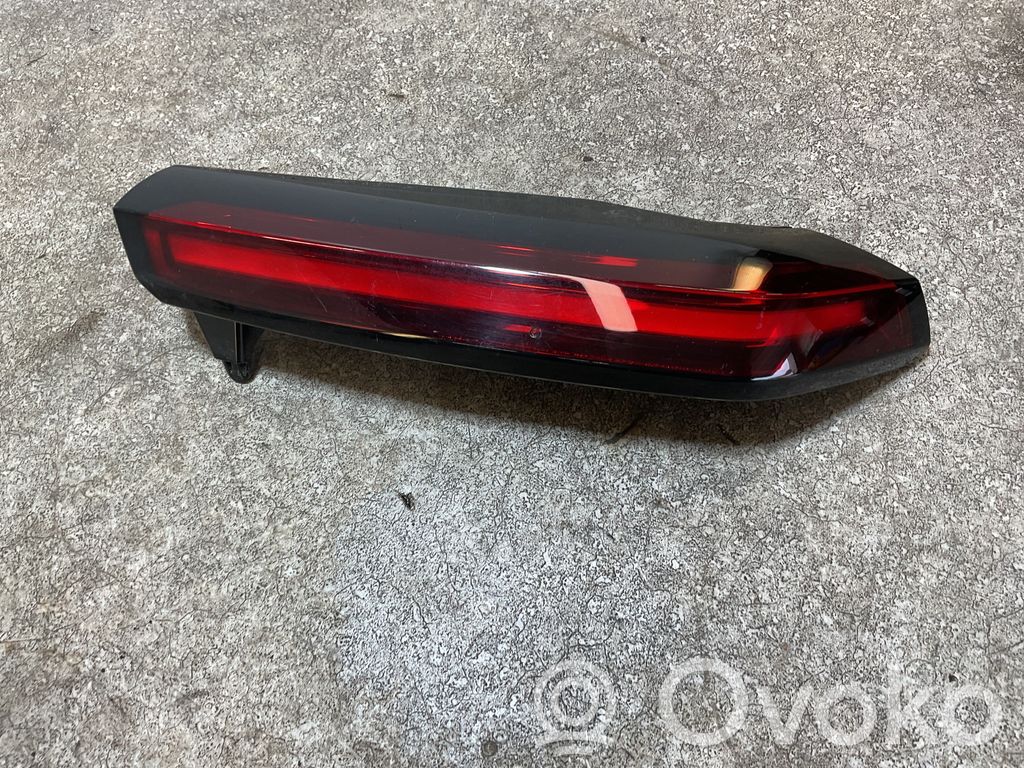 Citroen C4 III e-C4 Lampy tylnej klapy bagażnika 