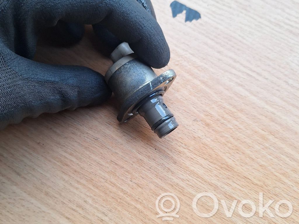 Toyota Avensis T250 Fuel pressure regulator 