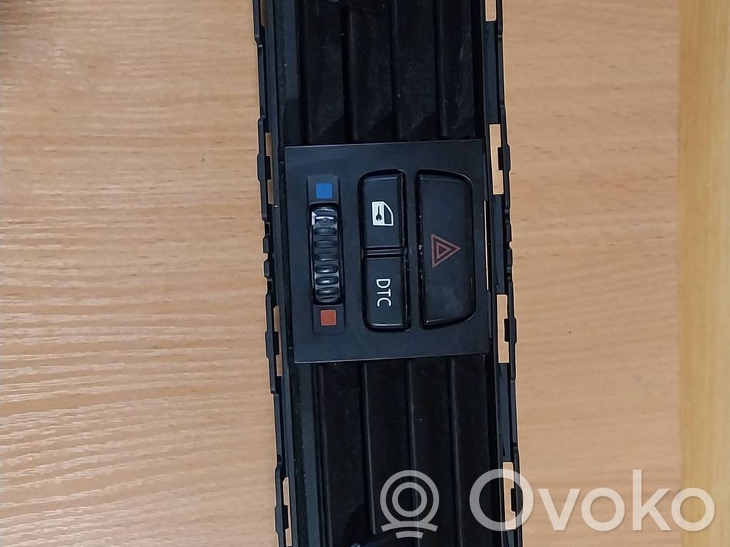 BMW 3 E90 E91 Centrinės oro grotelės 