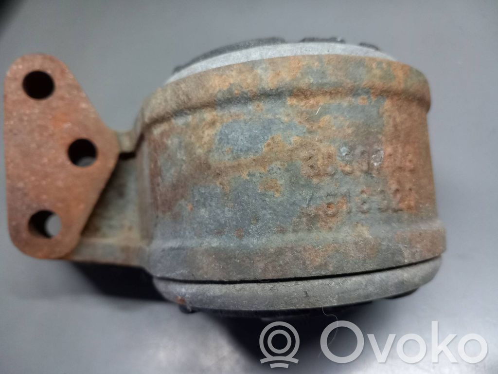 Volvo S40, V40 Engine mount bracket 