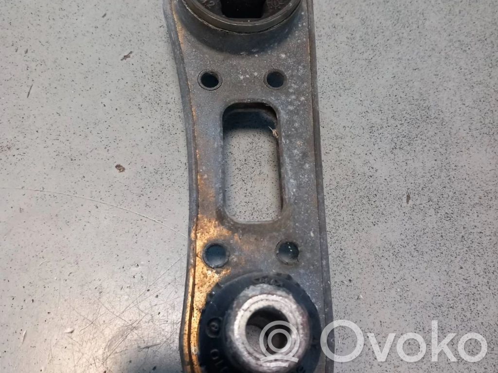 Engine mount bracket   8200000010