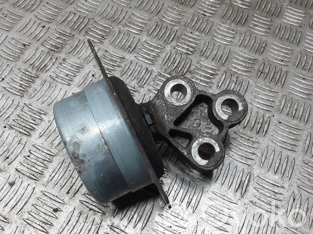 Opel Insignia A Engine mount bracket 